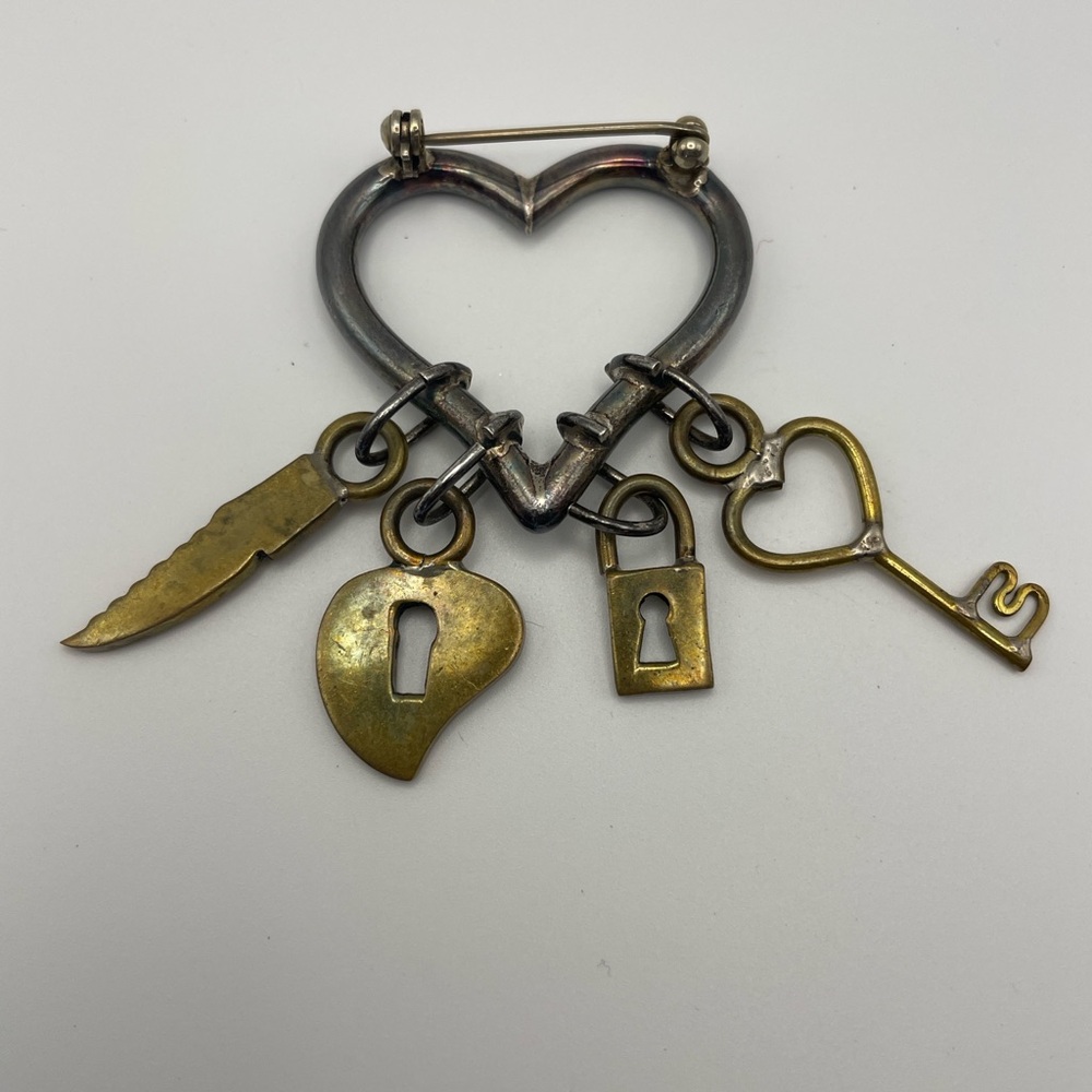 Vintage Edgy Heart Dangle Brooch – Dagger, Lock, Key & Heart Charms 🔒🗡️💔 - Picture 2 of 6